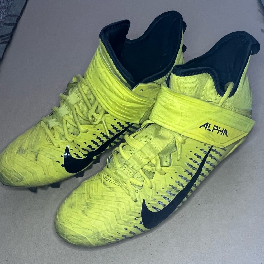 Nike Alpha Menace Pro 2 Mid sized men’s sz 13